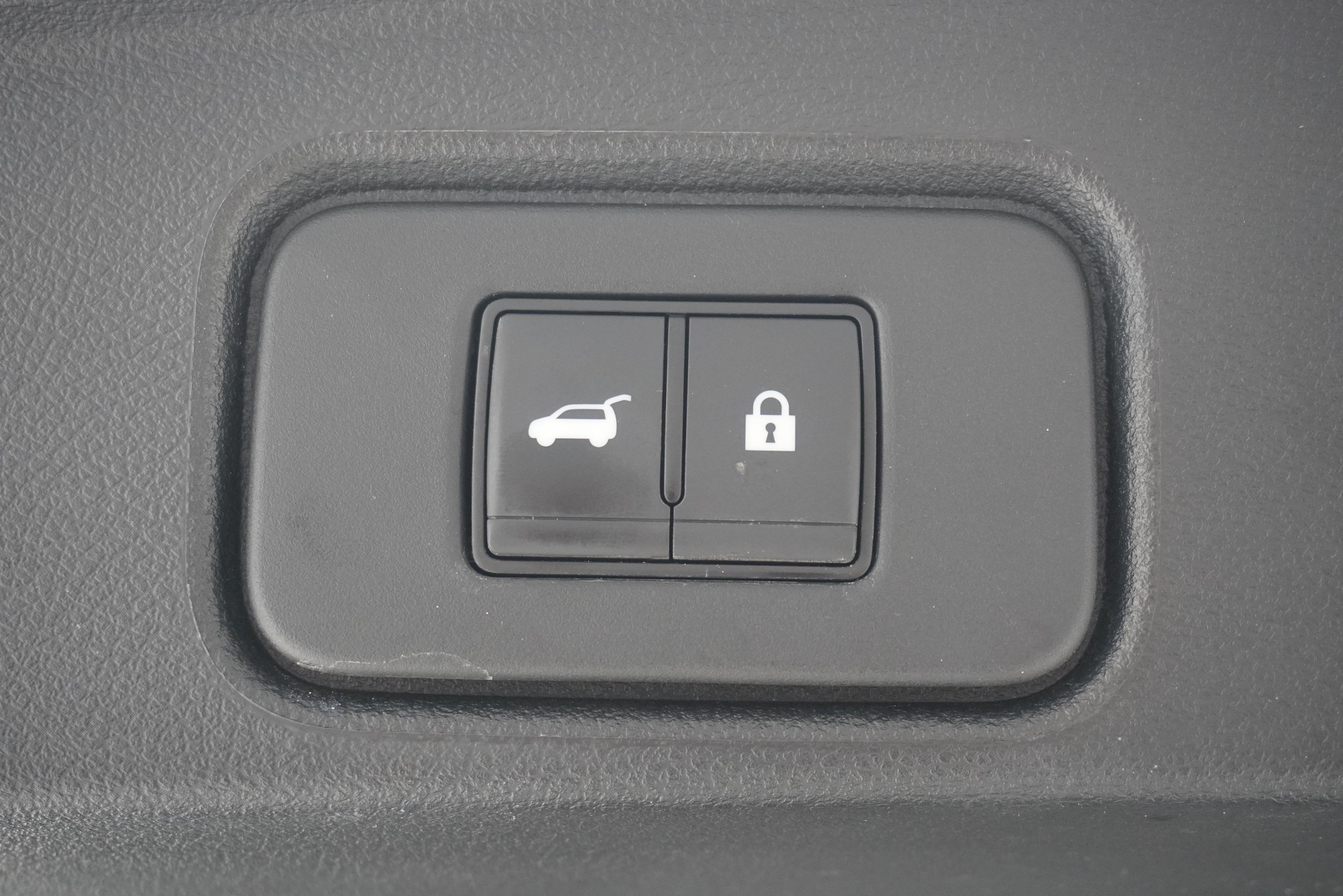 Used 2023 Nissan Pathfinder Platinum FWD image 35