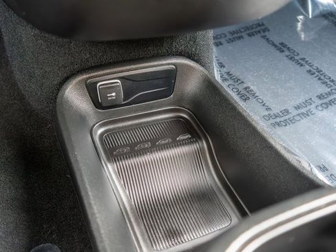 Used 2023 Chrysler Pacifica Touring-L w/ S Appearance Package image 36