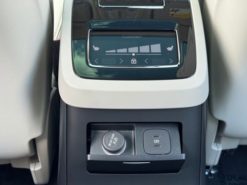 Used 2024 Volvo S90 T8 Ultimate image 34