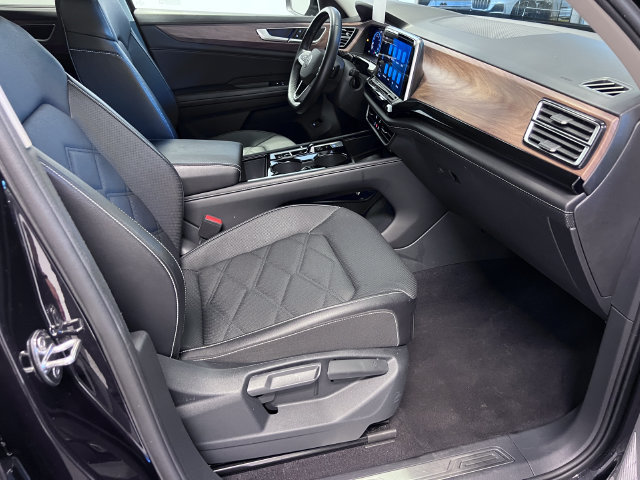 Certified 2024 Volkswagen Atlas SE FWD image 11