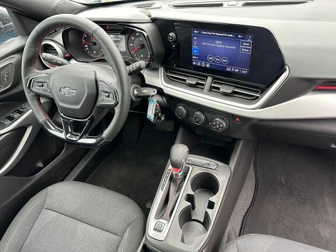 Certified 2025 Chevrolet Trax RS w/ Sunroof Package image 11