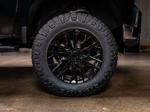 Used 2021 Chevrolet Silverado 1500 LTZ w/ Technology Package image 12