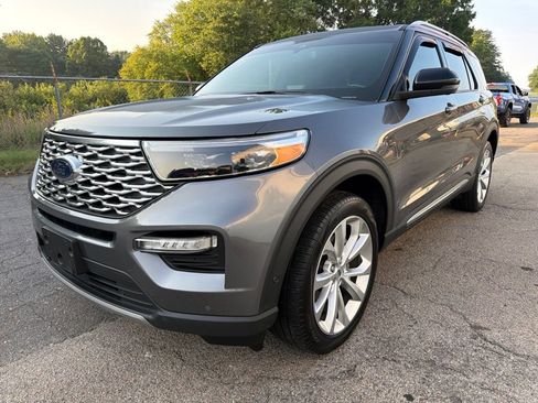 Used 2022 Ford Explorer Platinum w/ Equipment Group 601A AWD/4WD image 6