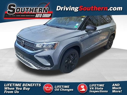 Used 2024 Volkswagen Taos SE image 1