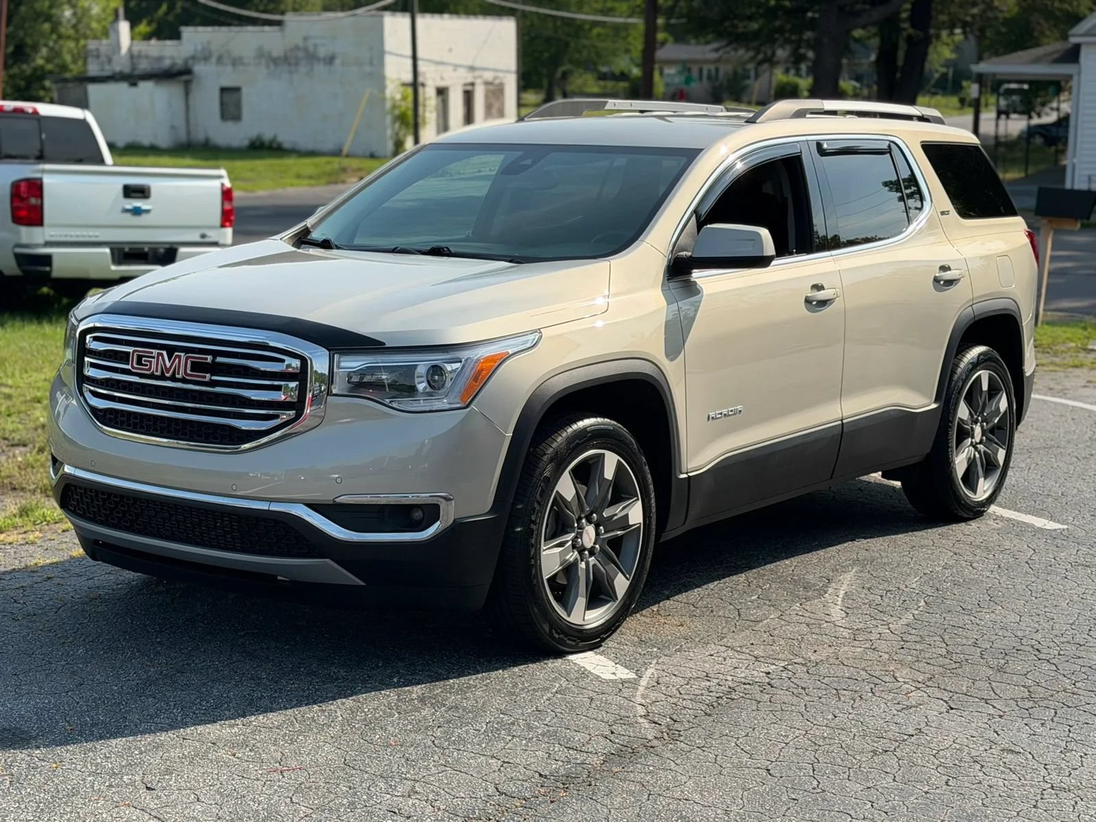 Used 2017 GMC Acadia SLT FWD image 1