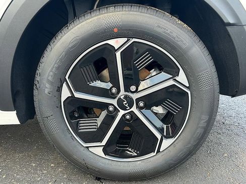 New 2025 Kia Niro EX image 25