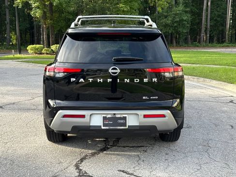 Used 2023 Nissan Pathfinder SL AWD/4WD image 6