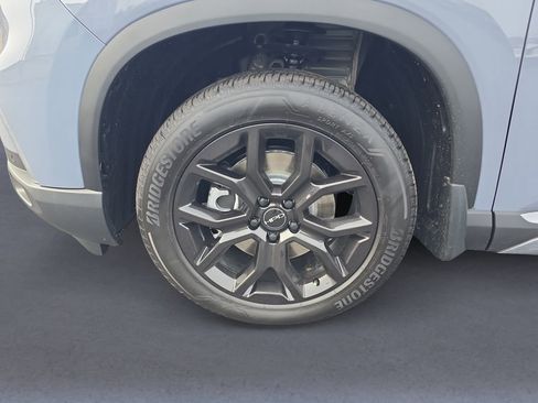 New 2025 Honda Pilot Touring image 9