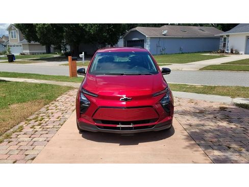 Used 2023 Chevrolet Bolt LT w/ Infotainment Package FWD image 5