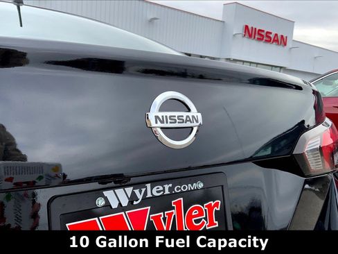 Used 2022 Nissan Versa S image 32