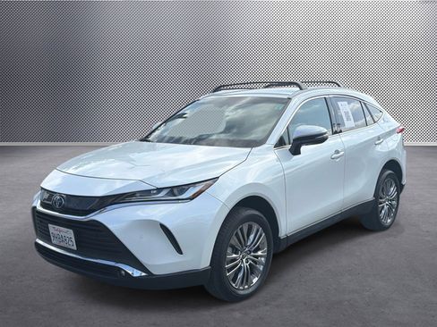 Used 2023 Toyota Venza XLE AWD/4WD image 1