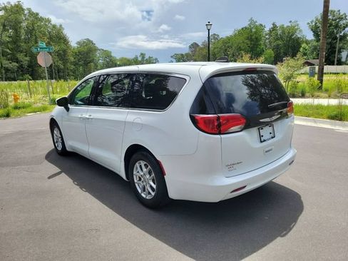 Used 2023 Chrysler Voyager LX FWD image 3
