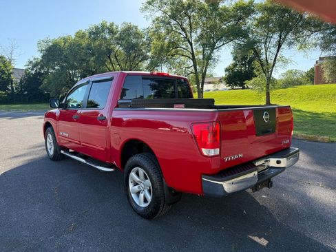 Used 2011 Nissan Titan SV w/ SV Value Truck Pkg AWD/4WD image 7