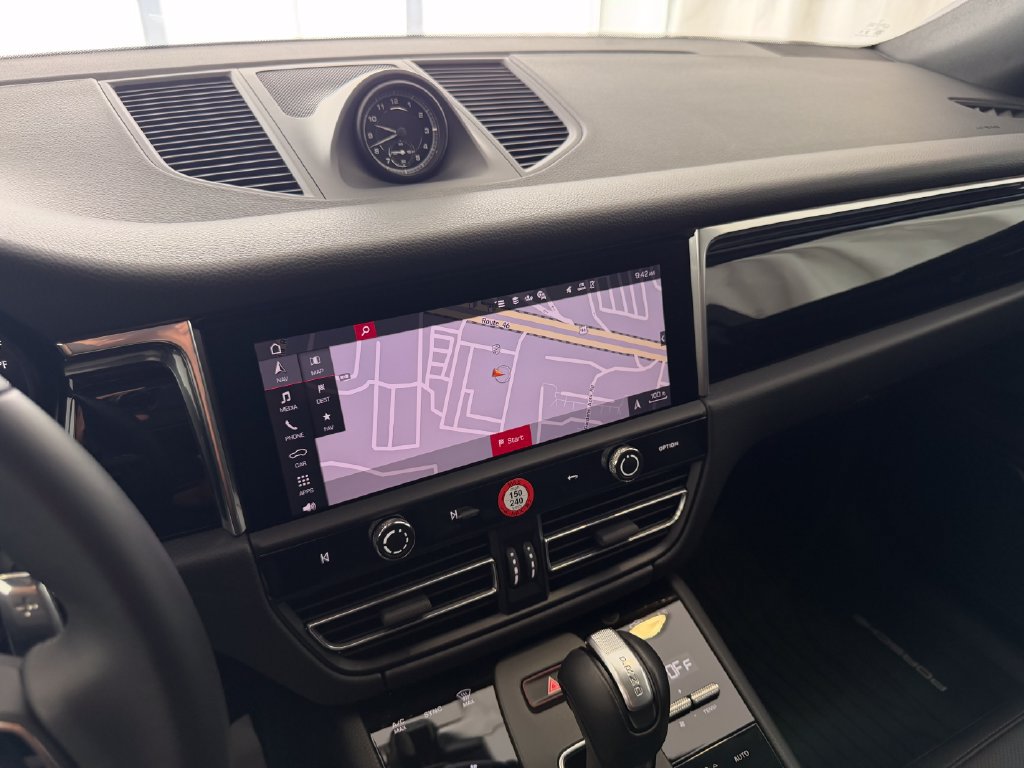 Certified 2026 Porsche Macan AWD/4WD image 23