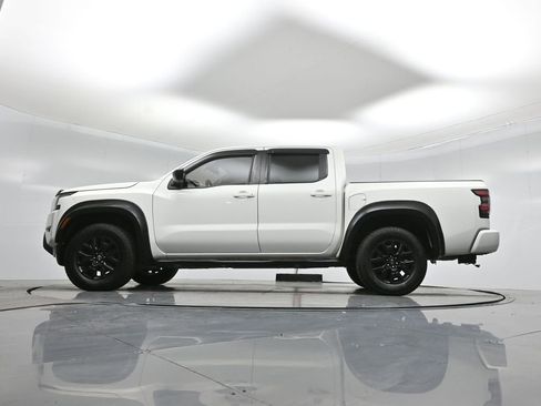 Used 2022 Nissan Frontier SV w/ Technology Package image 53