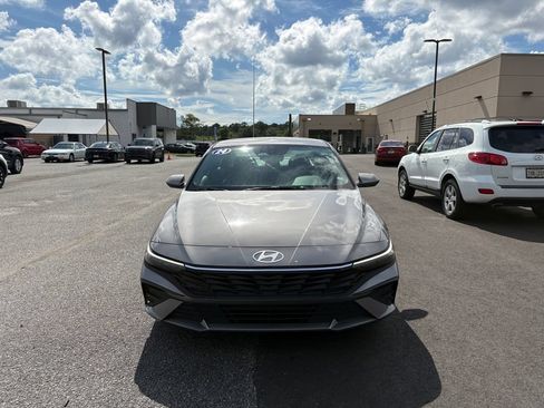 Used 2024 Hyundai Elantra SEL FWD image 8