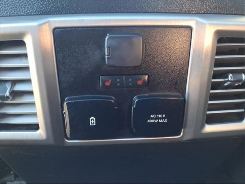 Used 2019 Ford F150 Platinum w/ Equipment Group 701A Luxury image 12