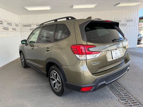 Used 2023 Subaru Forester Premium AWD/4WD image 2