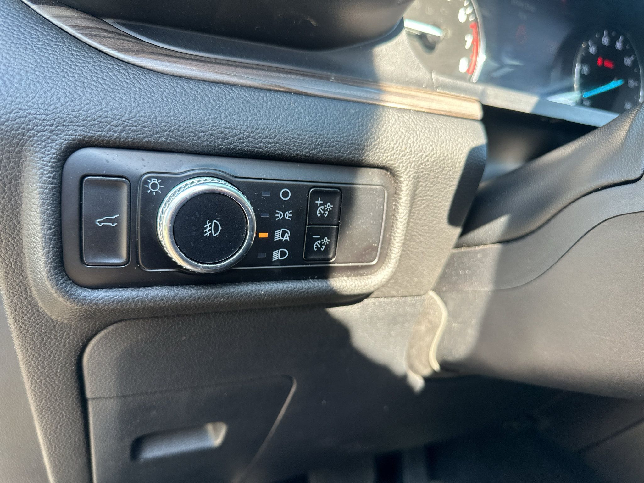 Used 2023 Ford Explorer Limited w/ Equipment Group 301A RWD image 24