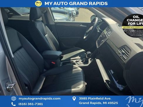 Used 2023 Volkswagen Tiguan SE AWD/4WD image 6