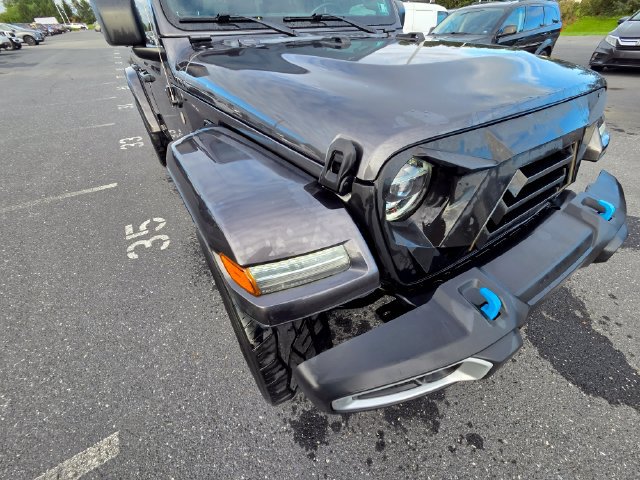Used 2022 Jeep Wrangler Unlimited Sahara w/ Cold Weather Group AWD/4WD image 20