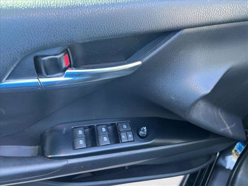 Used 2020 Toyota Camry SE FWD image 12