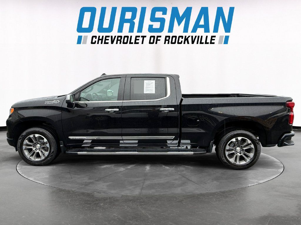 Used 2024 Chevrolet Silverado 1500 High Country w/ Technology Package AWD/4WD image 3