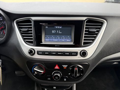Used 2021 Hyundai Accent SE image 18