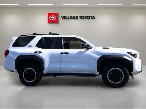 Certified 2025 Toyota 4Runner TRD Off-Road image 6