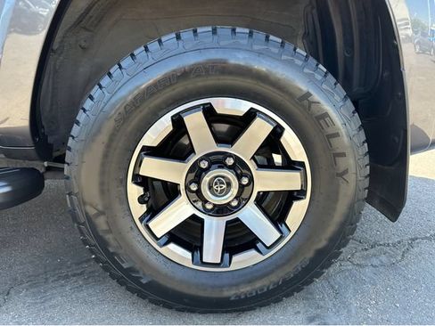 Used 2022 Toyota 4Runner SR5 Premium w/ Moonroof Package RWD image 15