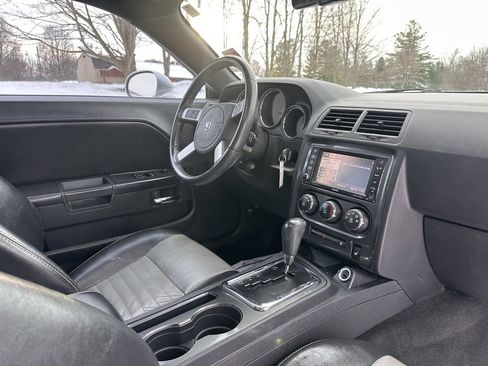 Used 2010 Dodge Challenger SE image 20