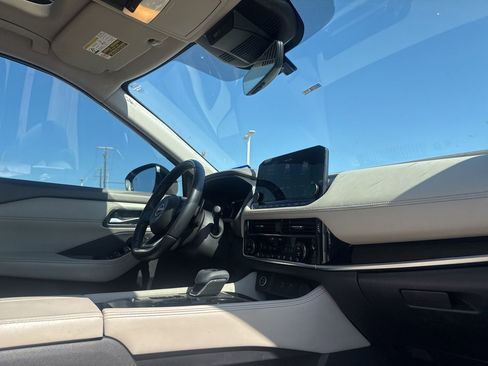 Used 2023 Nissan Rogue SL w/ SL Premium Package FWD image 27