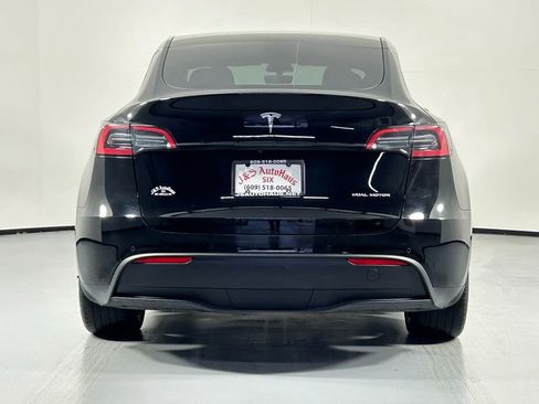 Used 2022 Tesla Model Y Long Range image 6