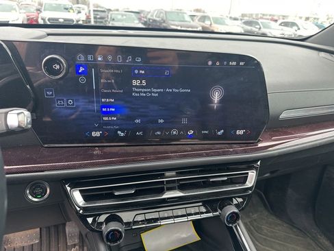 Used 2025 Chevrolet Traverse Z71 w/ Driver Confidence Package AWD/4WD image 9