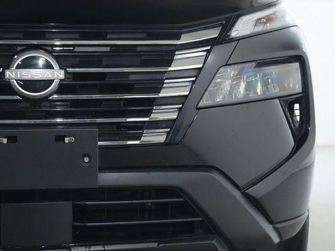 Certified 2025 Nissan Rogue SV image 8