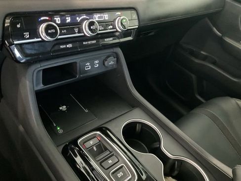 Used 2025 Honda Pilot Touring image 13