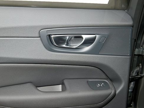 New 2026 Volvo XC60 T8 Plus w/ Protection Package Premier AWD/4WD image 18