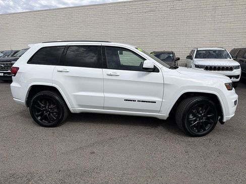Used 2021 Jeep Grand Cherokee Laredo X AWD/4WD image 4