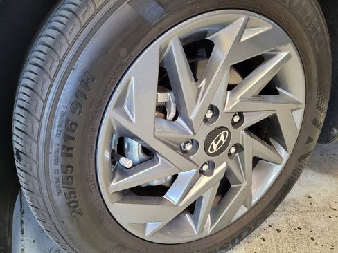 Used 2024 Hyundai Elantra SEL FWD image 31