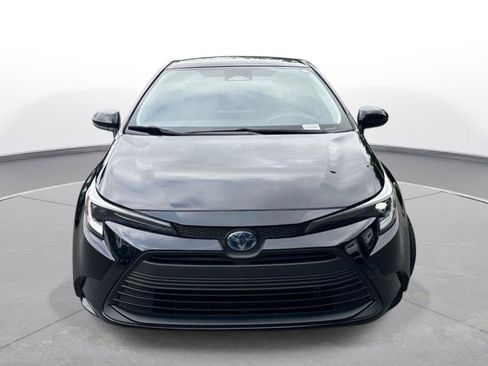 Used 2024 Toyota Corolla LE w/ LE Convenience Package FWD image 3