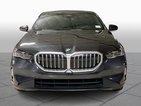 Certified 2025 BMW 530i image 4