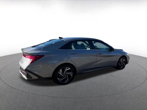 Used 2025 Hyundai Elantra SEL image 14