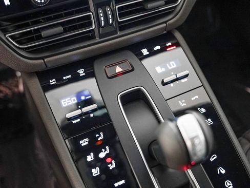 Certified 2025 Porsche Macan image 21