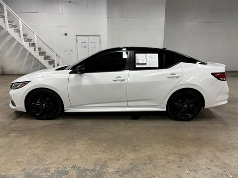 Used 2023 Nissan Sentra SR w/ SR Premium Package FWD image 4