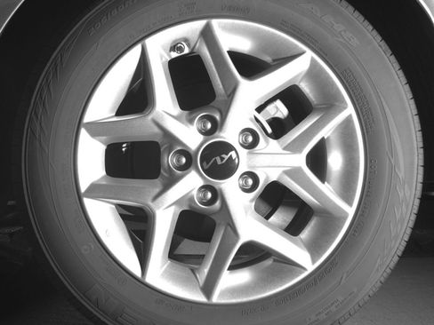 Used 2025 Kia Soul LX w/ LX Technology Package FWD image 13