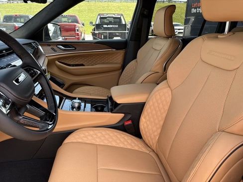 New 2026 Jeep Grand Cherokee Summit AWD/4WD image 4