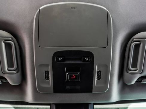 Used 2020 Toyota Camry SE FWD image 25