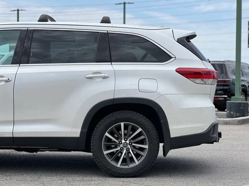 Used 2019 Toyota Highlander XLE AWD/4WD image 5
