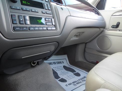 Used 2007 Lincoln Town Car Signature image 38