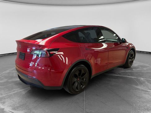 Used 2023 Tesla Model Y Long Range AWD/4WD image 4